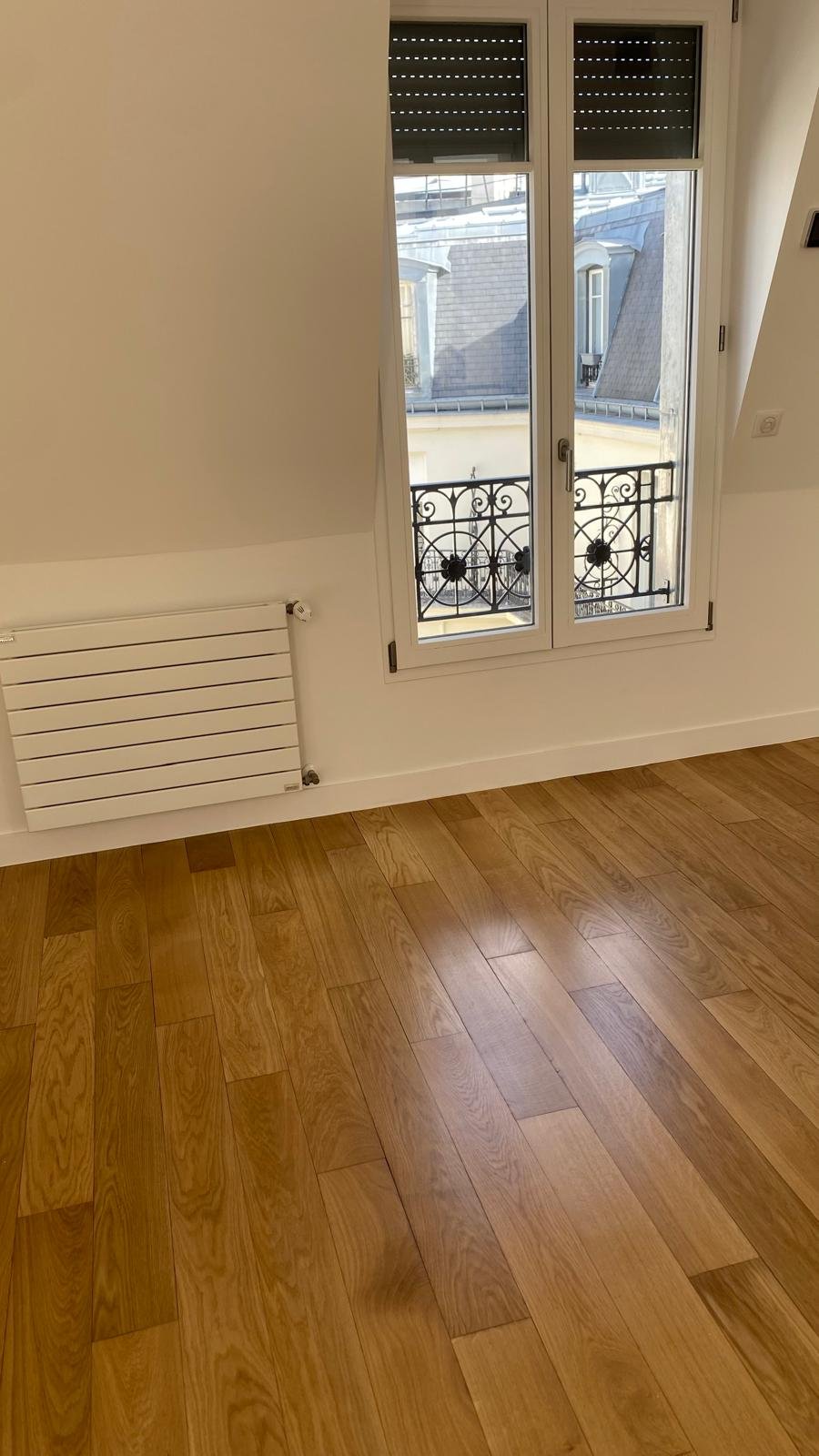 Chambre rénovée, parquet chêne massif — appartement Paris